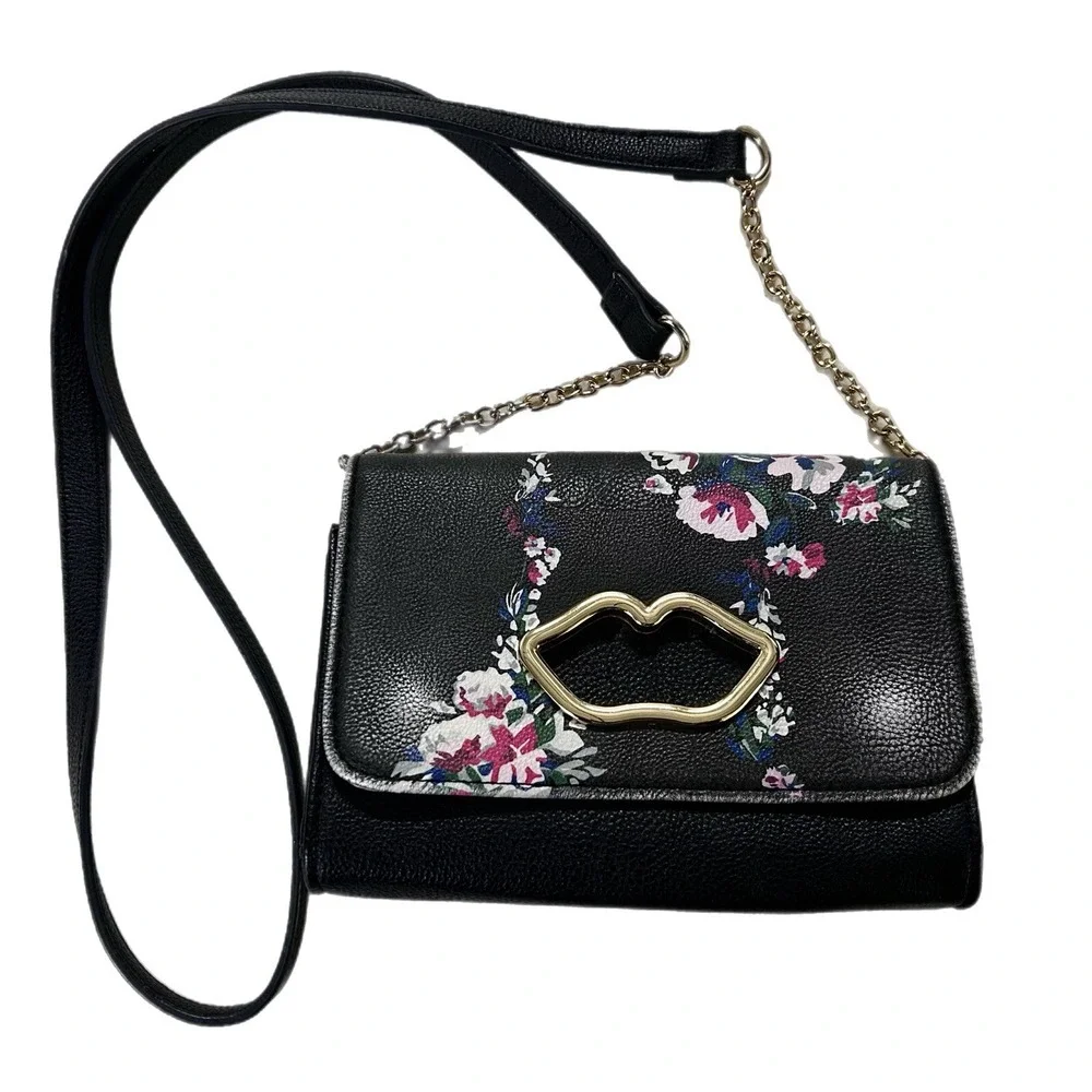 BETSEY JOHNSON Crossbody Bag Purse Kiss Lips Snap Closure